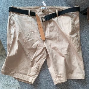 NWT Le Chateau chino short w/ belt